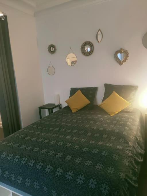Appartement Les Abbesses Париж Екстериор снимка
